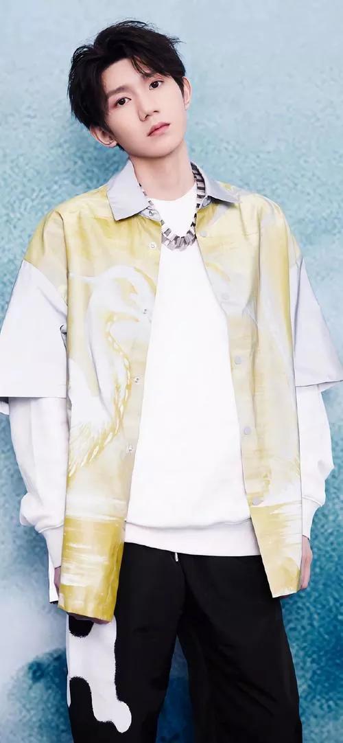 王源图片手机壁纸手控,王源壁纸女生专用高清