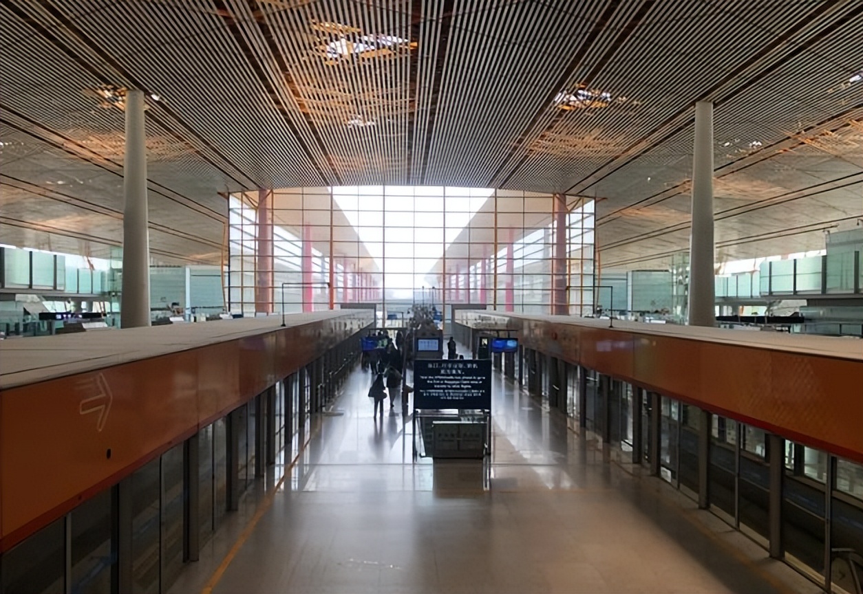 北京入境后直接过安检到3号航站楼南京航班CA1819服务优质