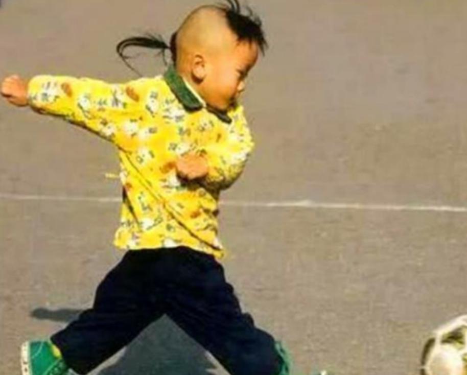 被米卢称赞的足球神童,周了了足球神童视频直播