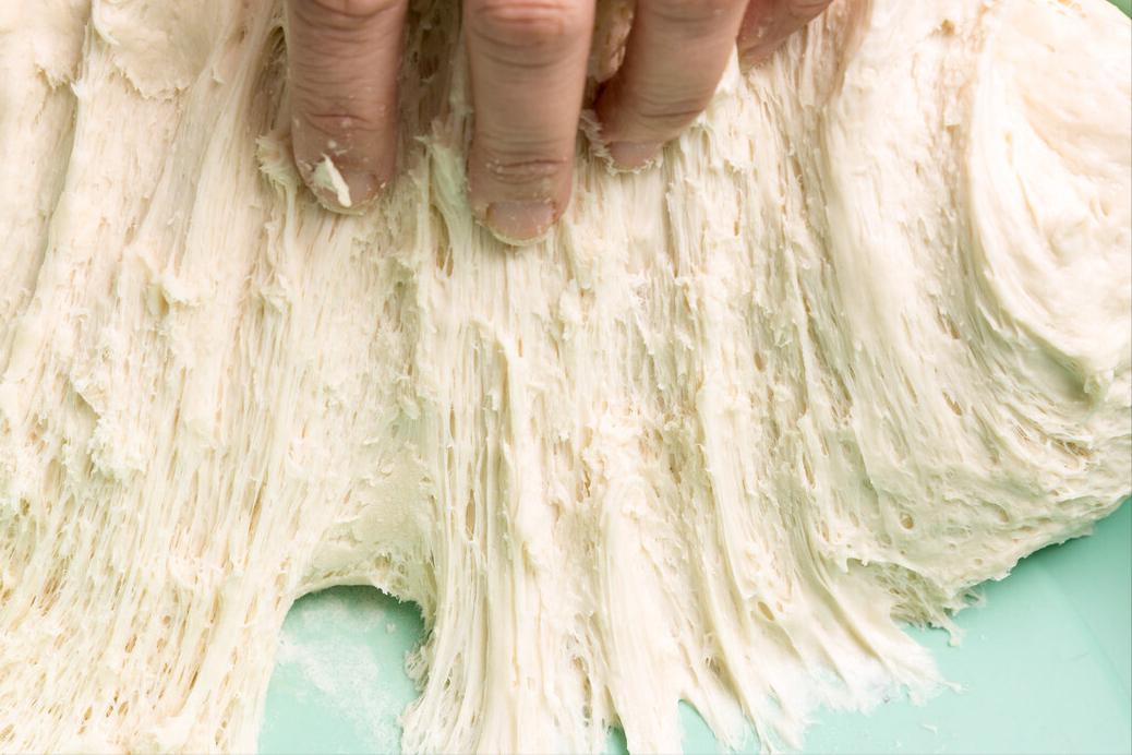 做馒头1斤面粉兑多少水,做馒头配方一斤面粉加多少酵母