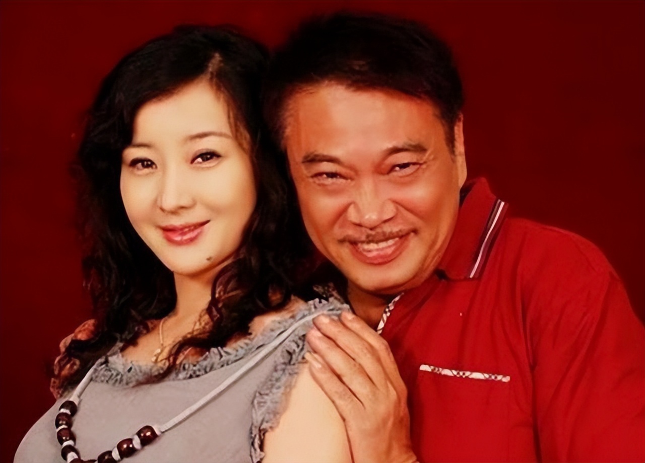 吴孟达黄金配角无奈哭的片段,吴孟达黄金右脚被打断