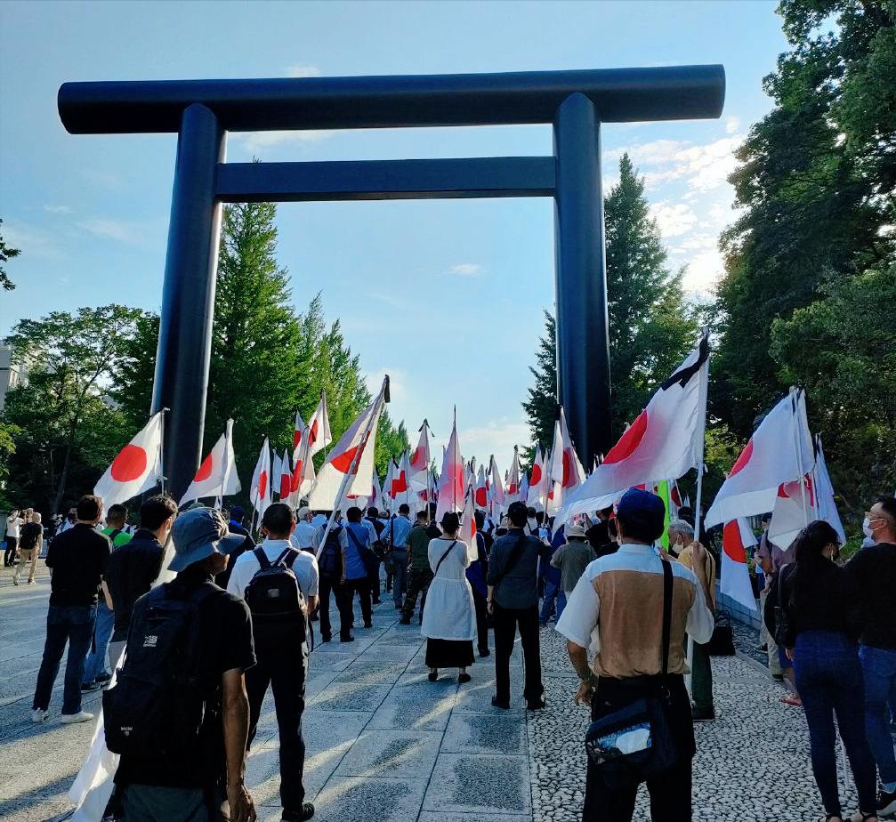 当*国靖**神社人山人海日本反战却登中国热搜网友质疑：背后有鬼