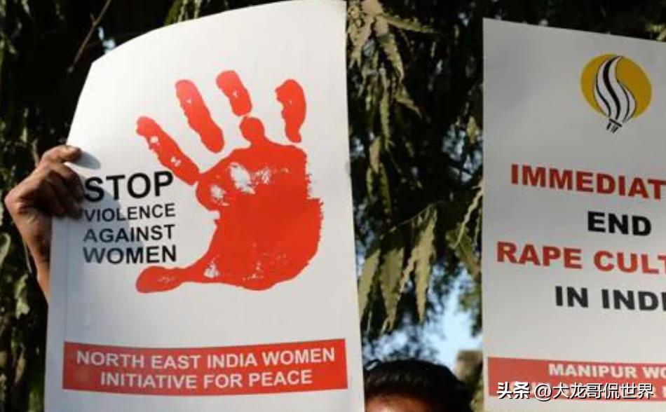 印度发生恶性案件，女子在厕所被3名未成年少年强奸，还被录视频