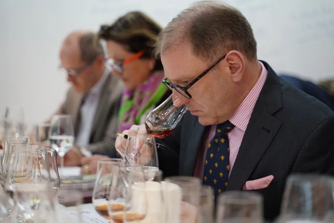 中国酒文化张裕葡萄酒,张裕茅台干红葡萄酒