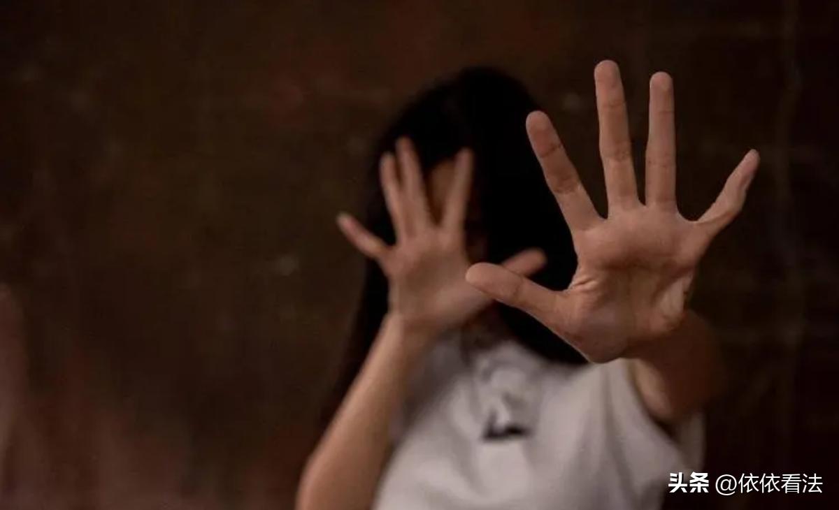 足球教练被侵害案例,女足教练涉强制猥亵罪被捕