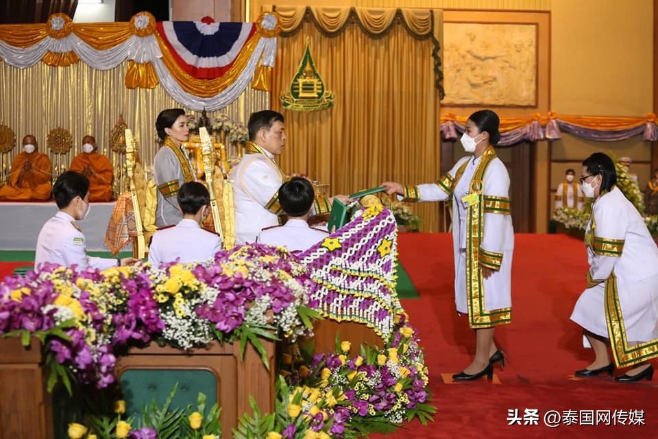 泰国公主颁发毕业证,泰国国王授予毕业证