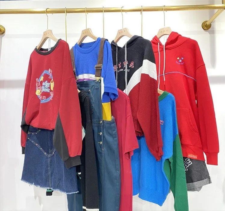 乐町女装2023新款棒球外套,乐町短款连帽女装