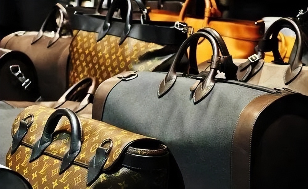 代购比专柜便宜一半真的假的,品牌衣服代购为什么比专柜便宜