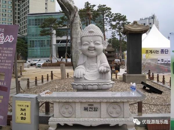 夜晚漫步韩国首尔明洞,23年韩国首尔之旅