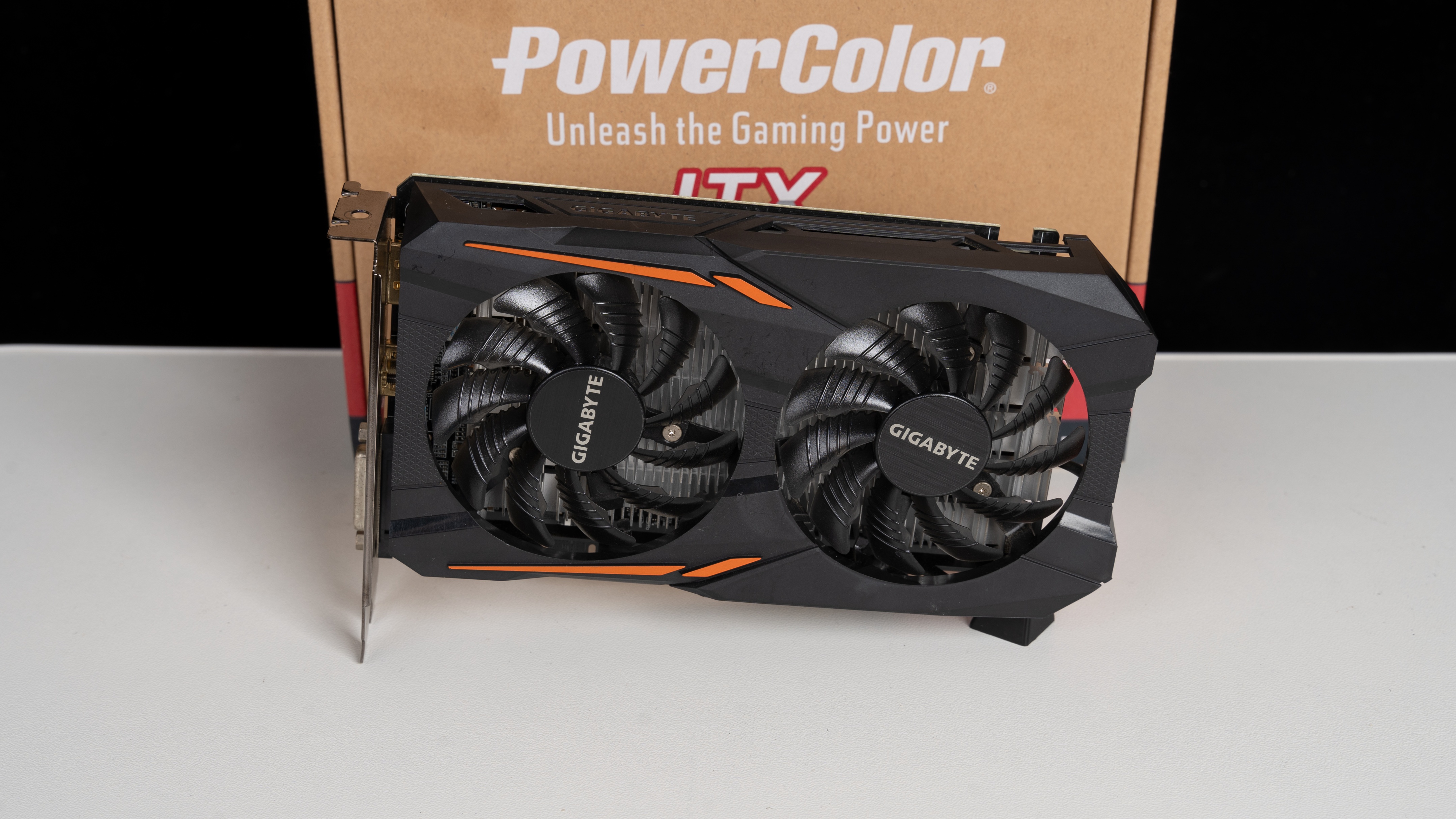 全新千元亮机卡怎么选，RX6400对比GTX1050Ti实测告诉你