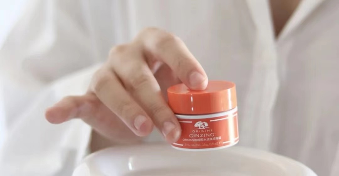 入门级大牌眼霜怎么选?雅诗兰黛预防衰老,兰蔻发光眼霜维稳修护