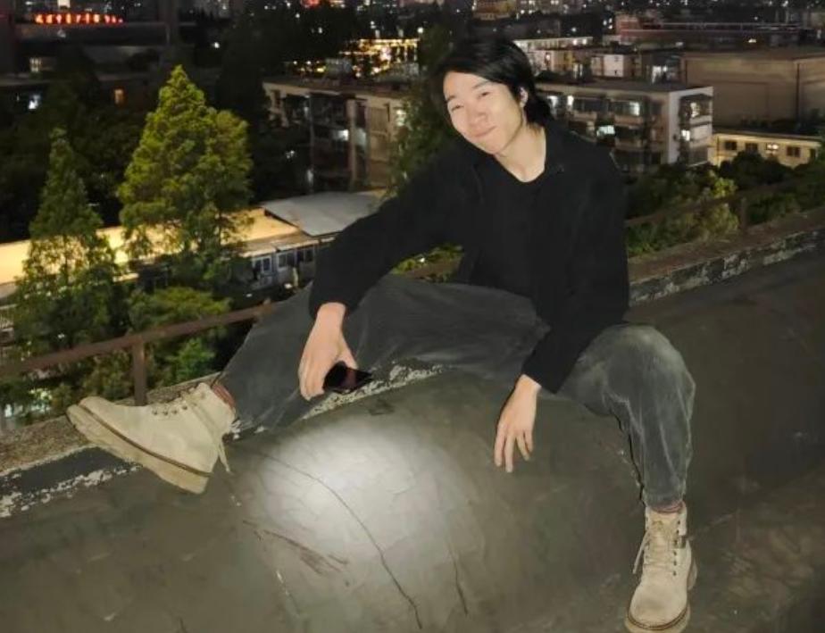 噩耗！三天时间，2位名人因抑郁症自杀去世，一个26岁，一个28岁