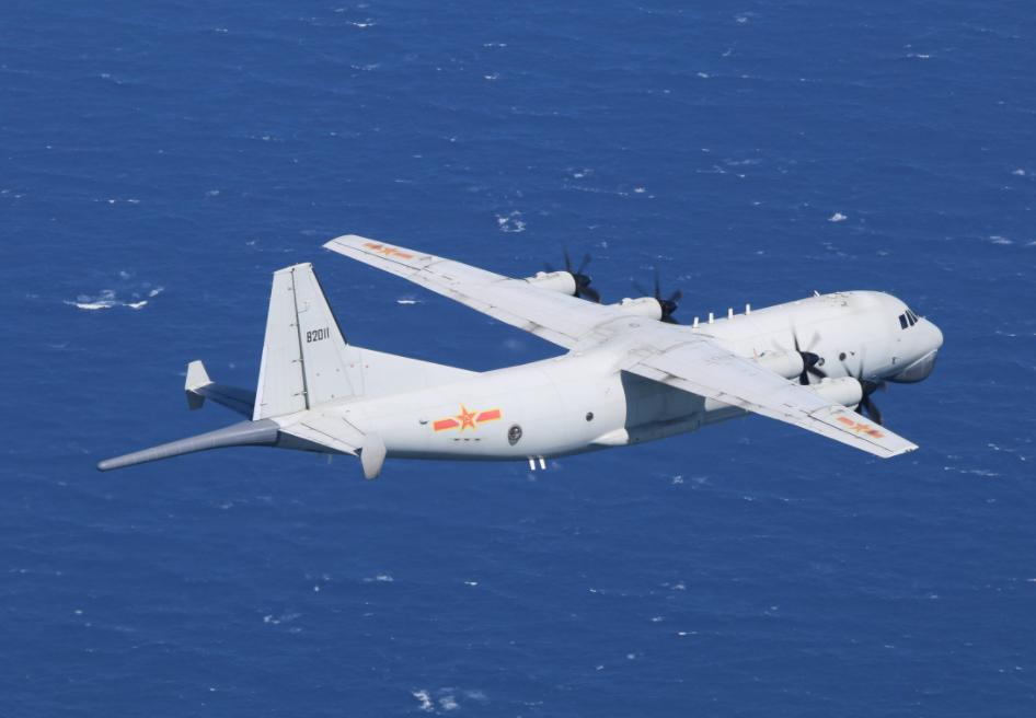 运-8配合舰机“猎杀潜艇”，解放军包抄台岛后路，对美划大片禁区