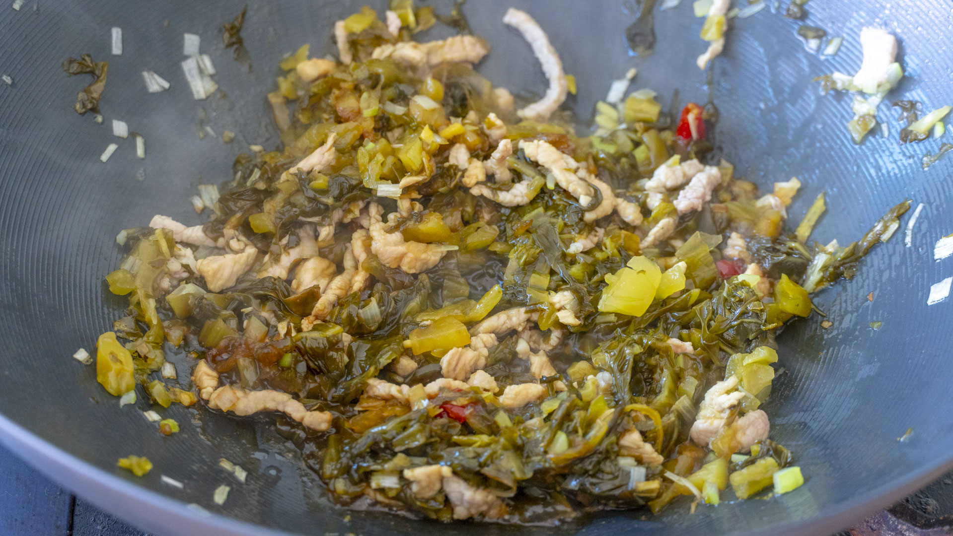 酸菜好吃不发臭的做法,酸菜鲜做的酸菜怎样吃才能更安全