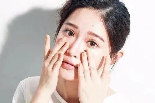 贫民窟女孩常用的护肤品绝不踩雷,贫民窟女孩用不起大牌