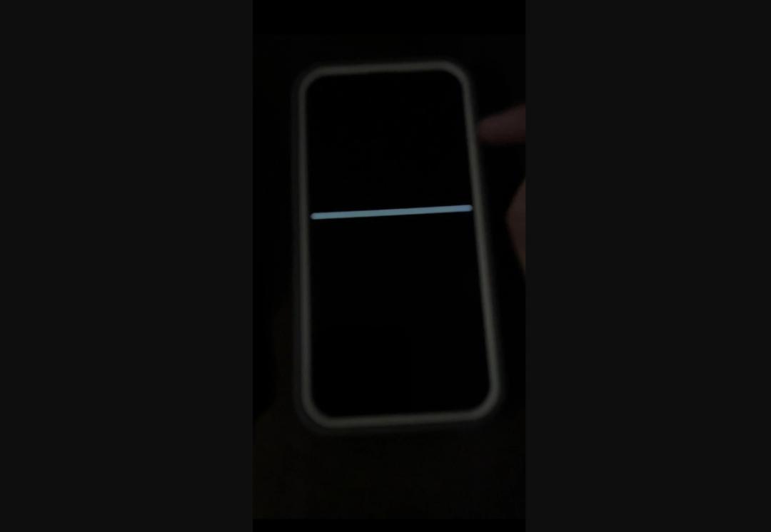 iphone14promax屏幕白横线,iphone14promax打开屏幕有横线