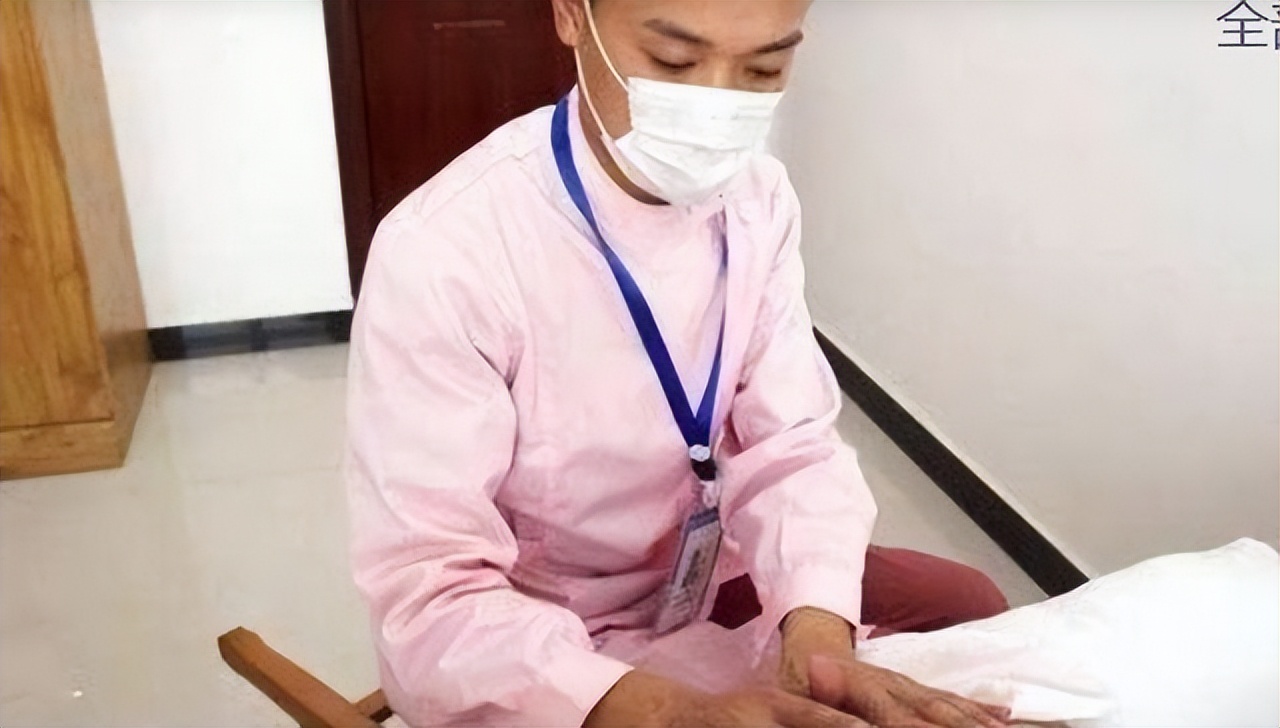 90后小伙成为催乳师,小伙做催乳师月入十万