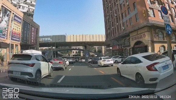 最新高清夜视行车记录仪,记录仪高清夜视24小时行车记录仪