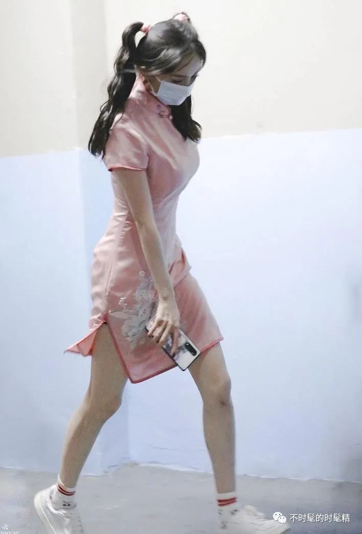 胸大怎么穿衣服不肿,胸大怎样穿衣服才显胸小