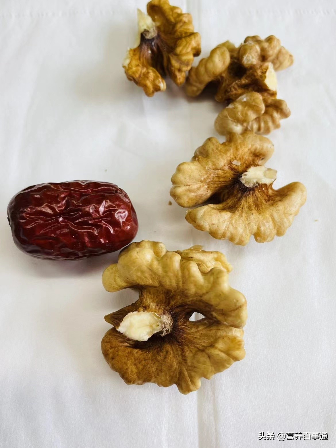 春节坚果不能少食用禁忌要知道,过年吃坚果有什么讲究