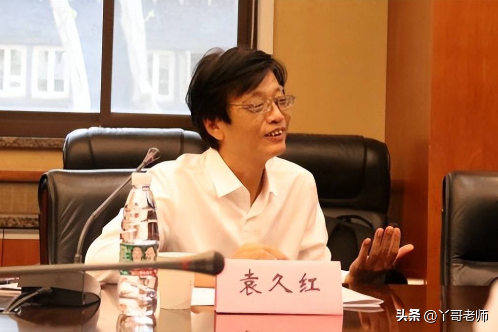 高校副院长微信群发不雅信息,高校副院长群内发不雅消息内容