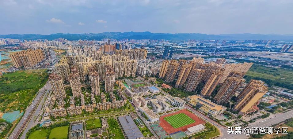 乘着大运会这缕“东风”，应该没有谁比东安湖还快