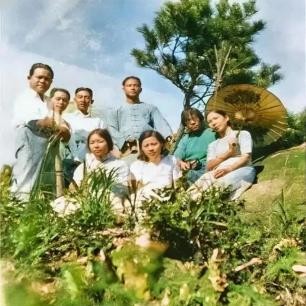 日军*行暴**照片，女子脱衣服让日本人拍摄被*辱侮**致死，惨死野外4
