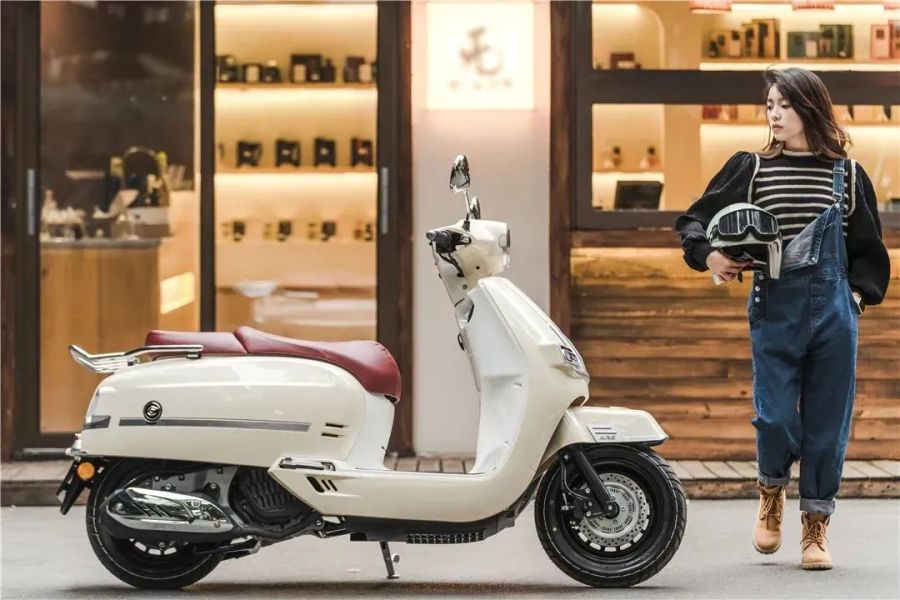 嘉陵蓝猫150试驾,嘉陵蓝猫150复古摩托多少钱