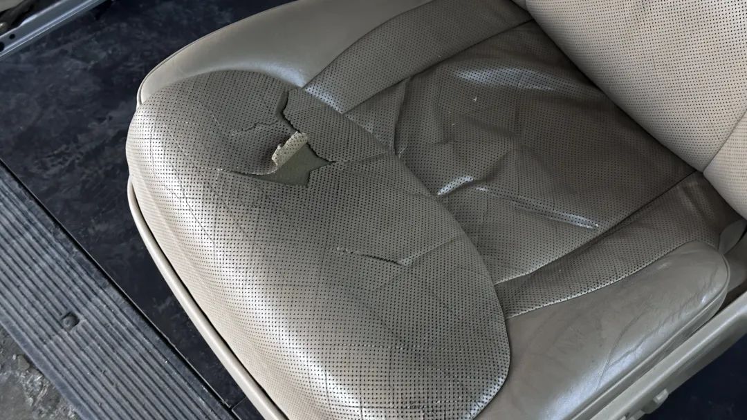 大哥12万买2005年售价100万的凌志LS430，含泪又花10万翻新才能开