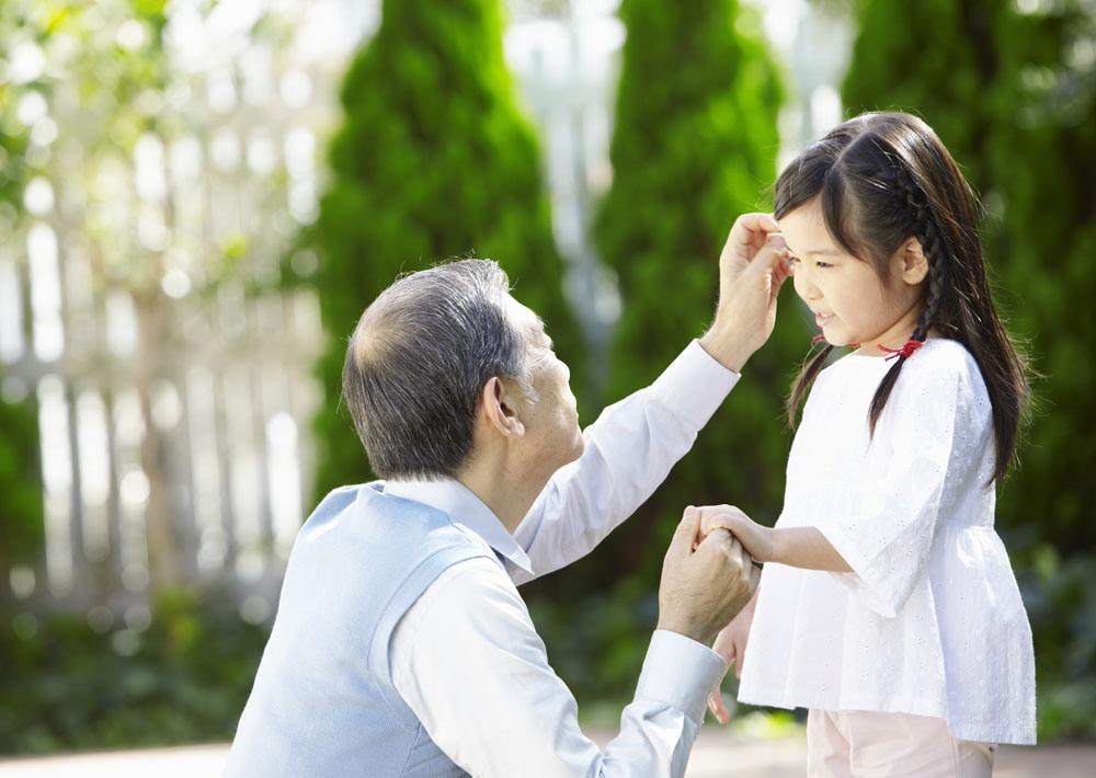 孩子被老人欺负了怎么办,孙子被爷爷欺负该怎么教育