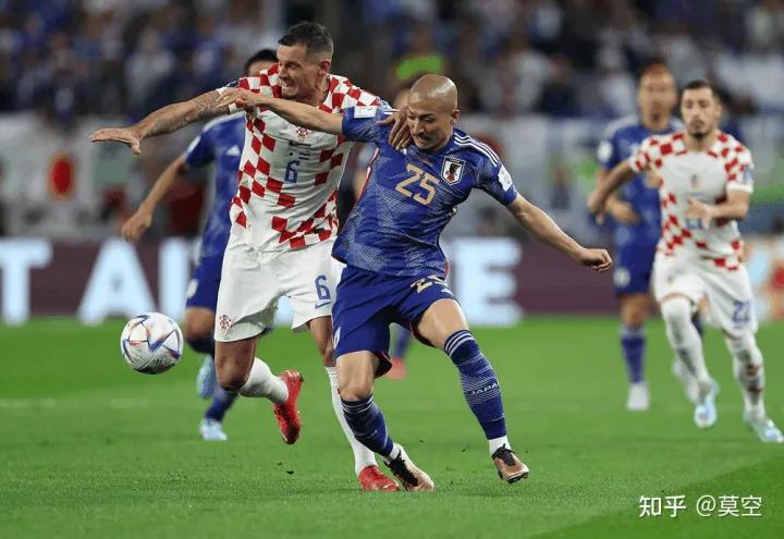 日本足球逆转西班牙,日本足球二打一