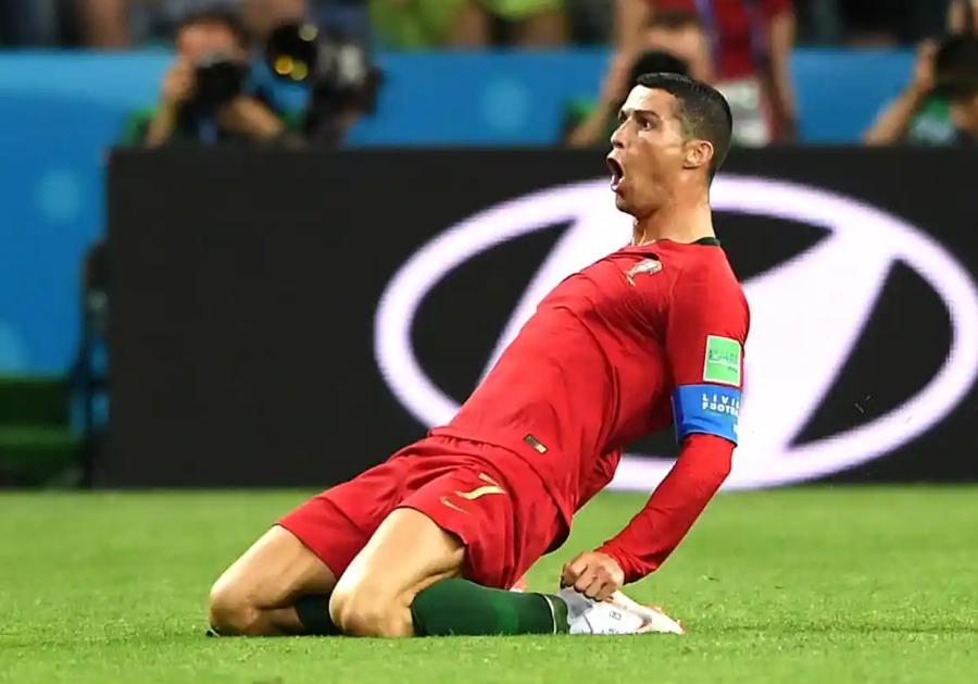 葡萄牙90分钟被绝杀后c罗表情,c罗在葡萄牙连续变向晃倒对方