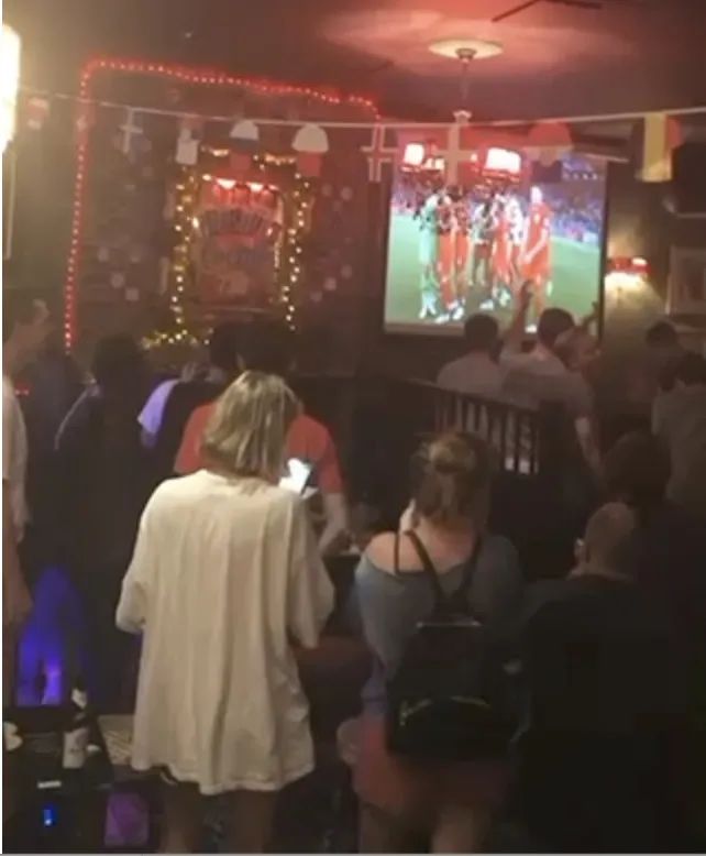 跟10个*球赌**的人聊了聊,他们告诉我几个秘密