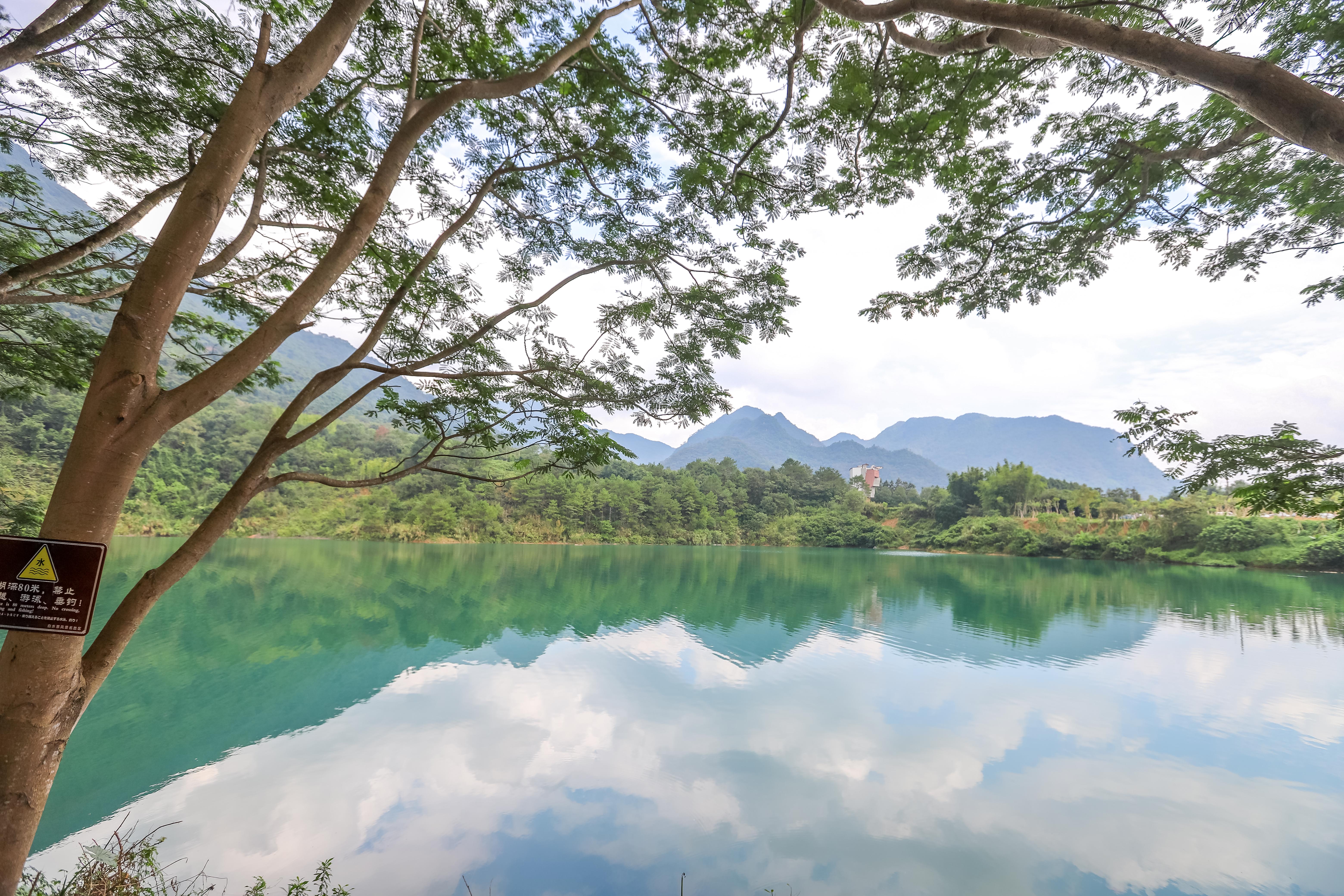 距离九寨沟不远的景点,距广州一千公里的地方