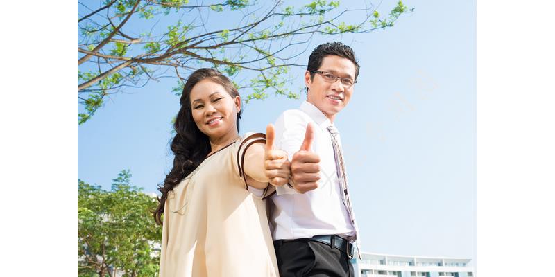 “姐，妈住院了，给5万”“你啥时候换妈了？我陪我妈逛街呢”