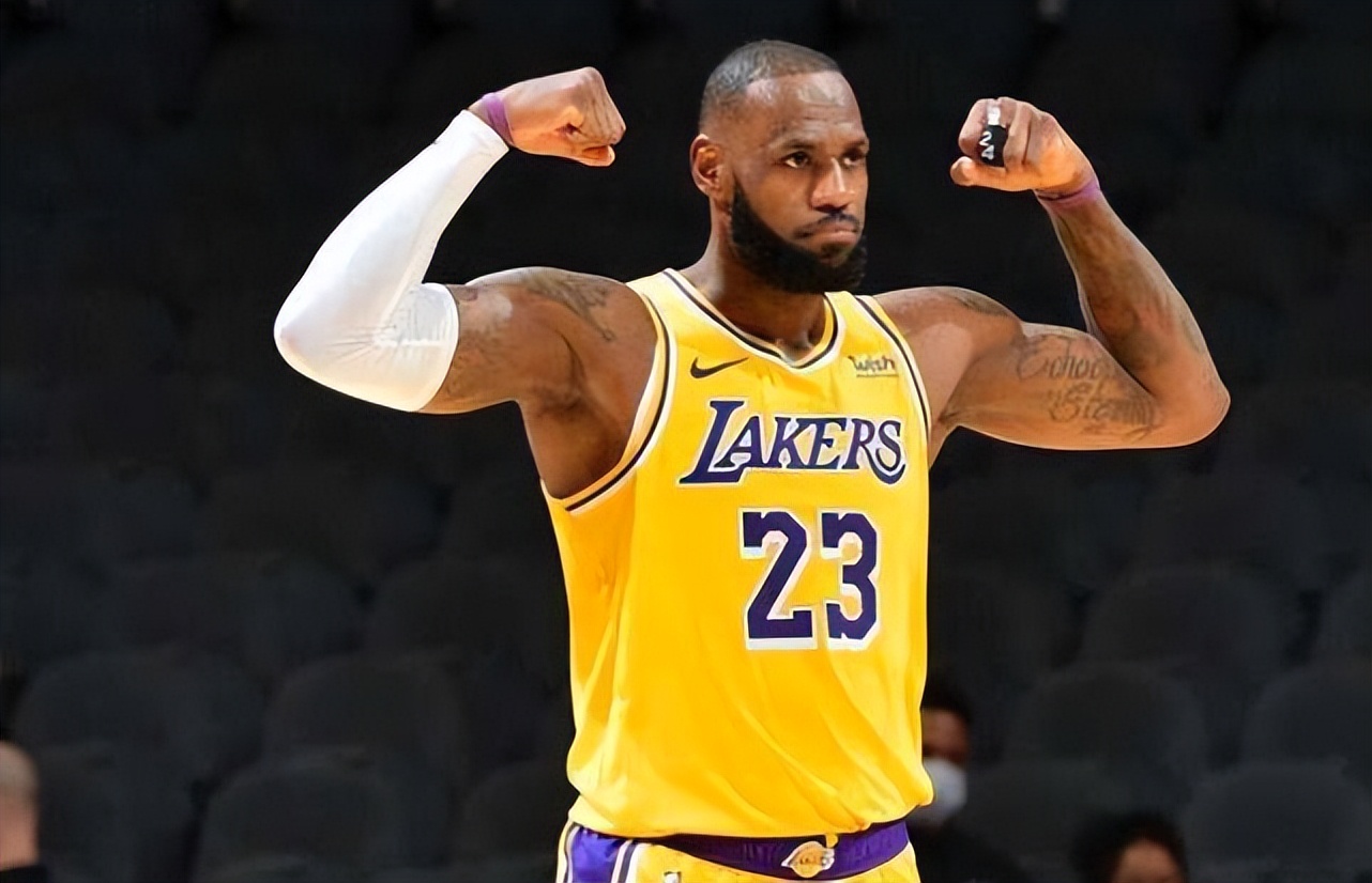 近10年总决赛和詹姆斯,詹姆斯两次击败勇士夺冠