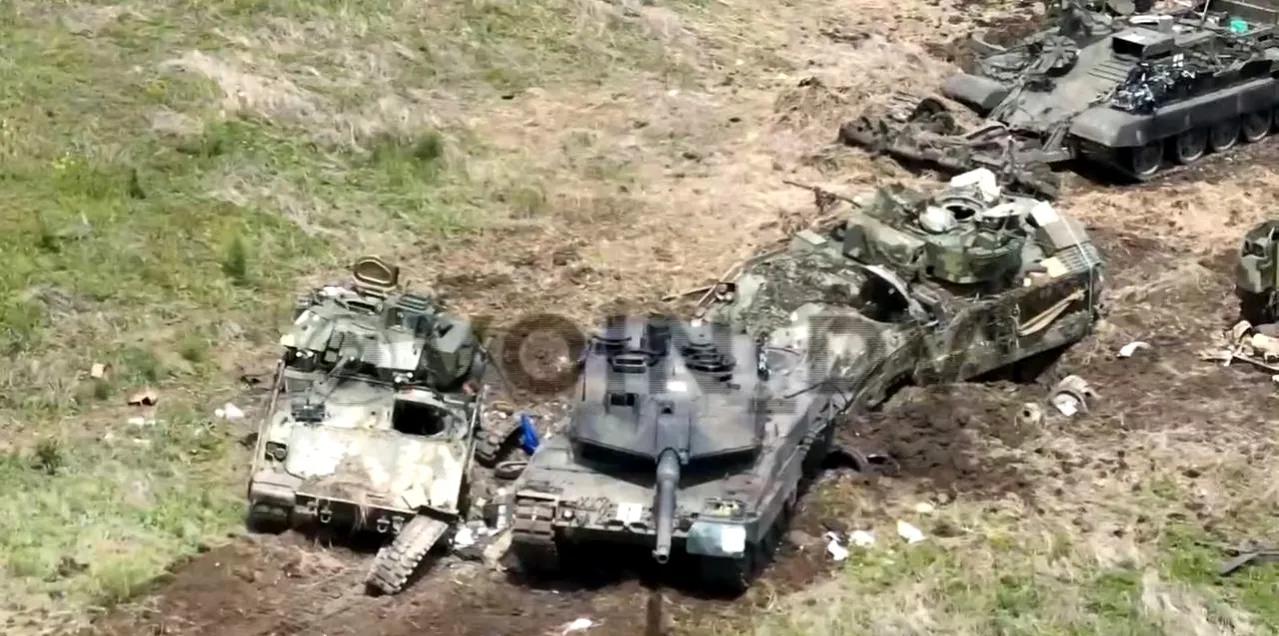 乌军豹式坦克被俄军摧毁,俄军摧毁的豹二坦克