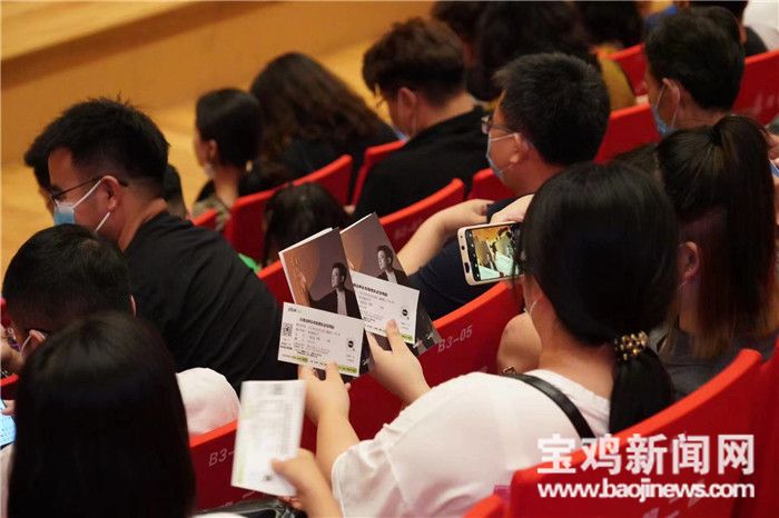 歌唱家石倚洁练声,宝鸡音乐厅石倚洁