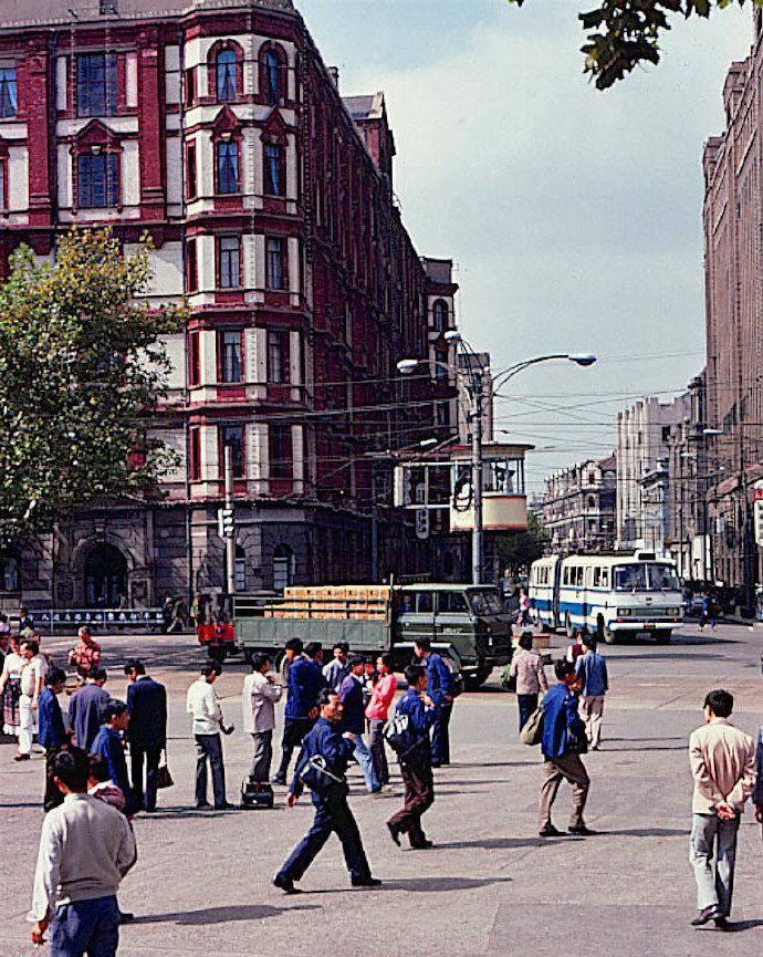 日军兽行：当着男人的面玷污了女儿，临走还残忍割下妻子乳房