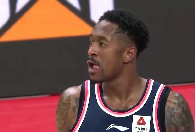 广东惨遭对手复仇，肘击垫脚裁判选择无视，G3决战尺度将继续升级