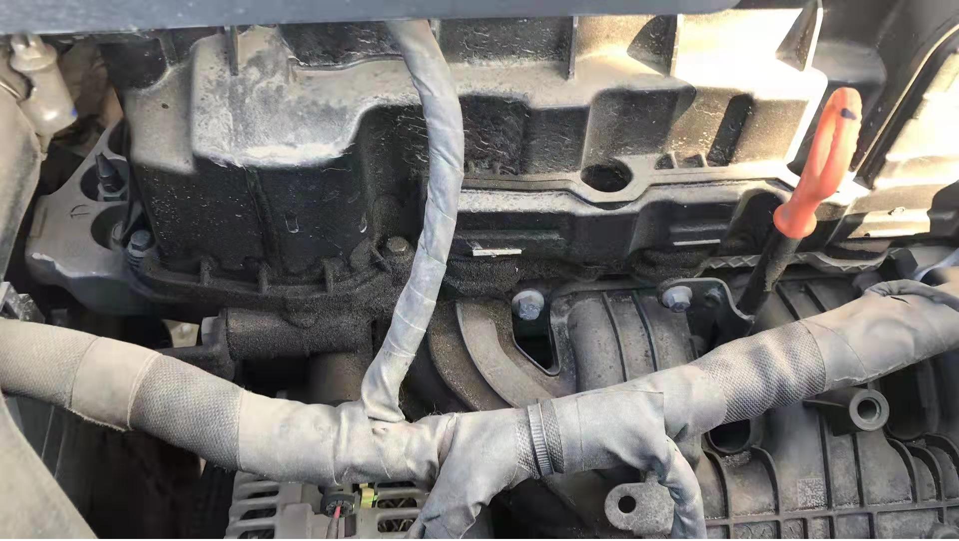 哈弗h6发动机渗油维修视频,哈弗h6气门室盖垫渗油维修多少钱