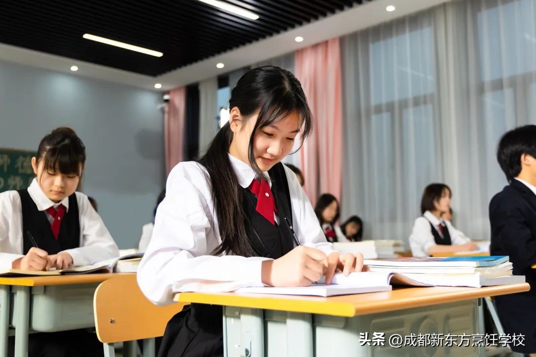 高中毕业女孩子学个什么技术好,女生高中学历适合学什么专业