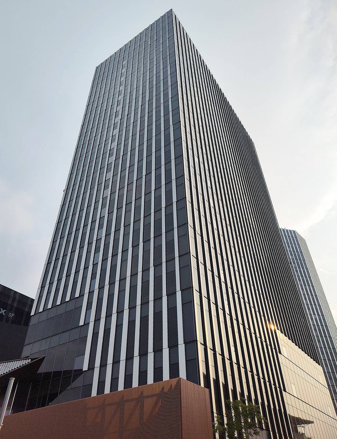 motorazr折叠屏第2代,motorazr2022折叠屏手机怎么样