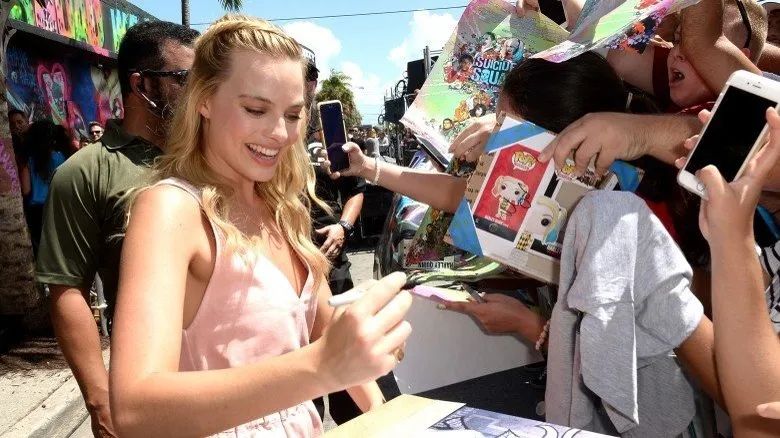 芭比被打一巴掌,芭比被人打了一巴掌