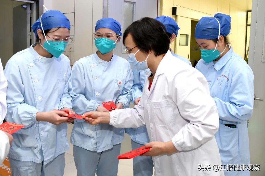 南昌大学二附用坚守为生命守岁