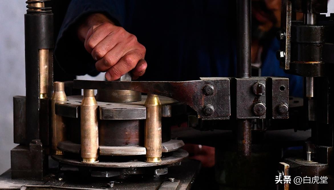 俄军在乌克兰获大量武器视频,俄军在乌克兰缴获了多少重型武器