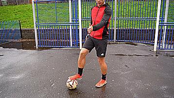 地面花式足球,花式足球技巧之地面舞蹈