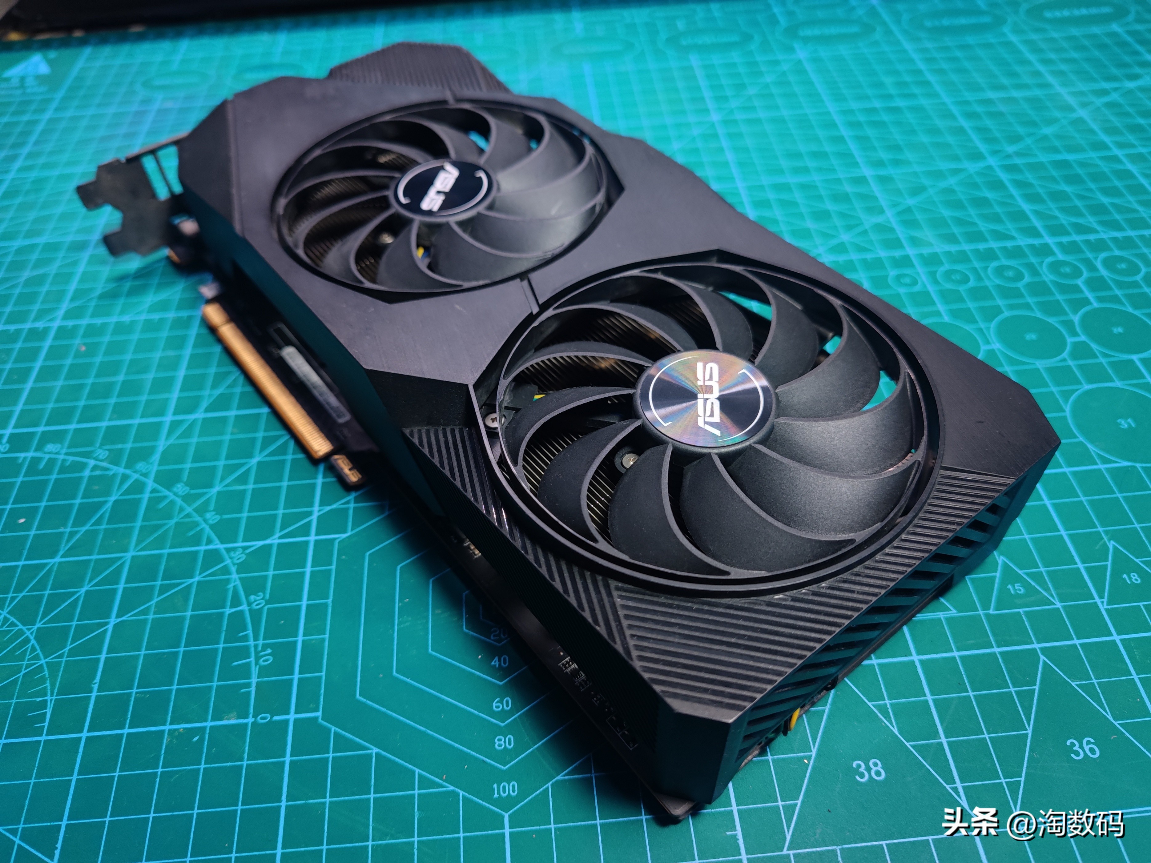 头铁矿卡配矿电:¥666块华硕RX5700+¥109块鑫谷金牌1250W装个机