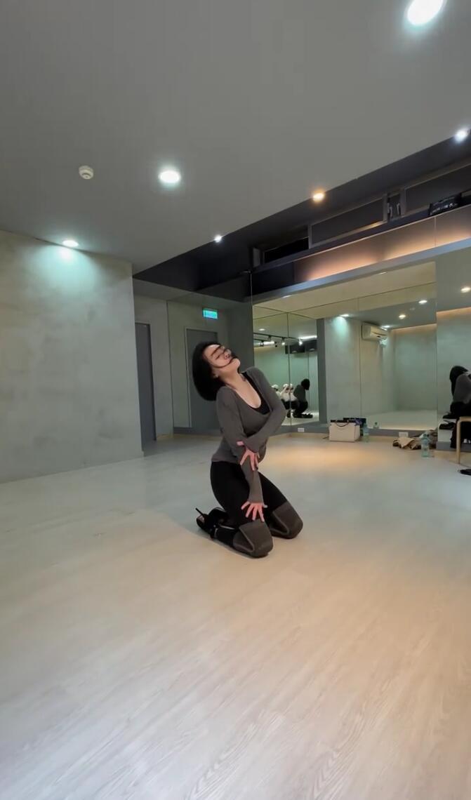 小s跳舞惊呆全场,小s跳舞惊艳片段