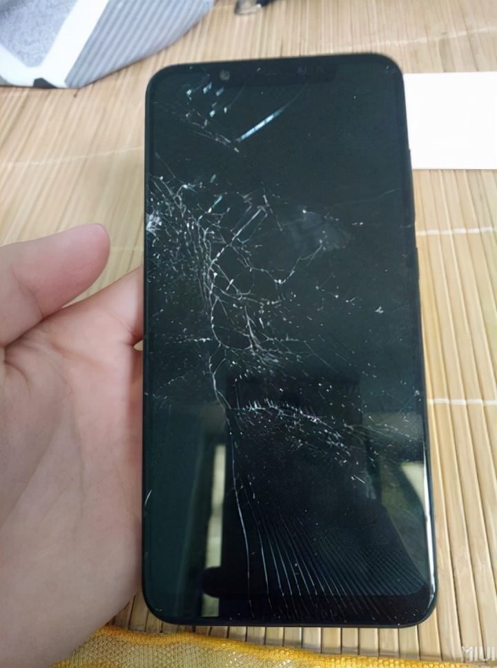 买手机要买贵的？6000元手机真能用6年吗，你的手机还能用多久？